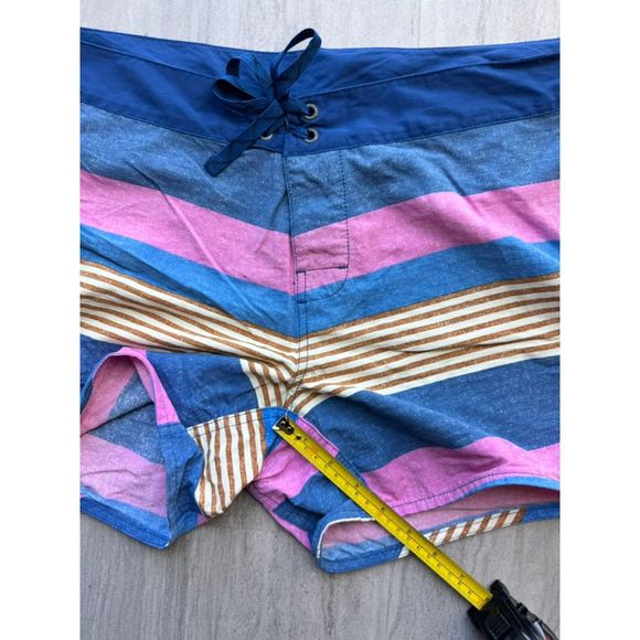 Patagonia Wavefarer Striped Board Shorts Women's Size 16 - EUC - Picture 7 of 10